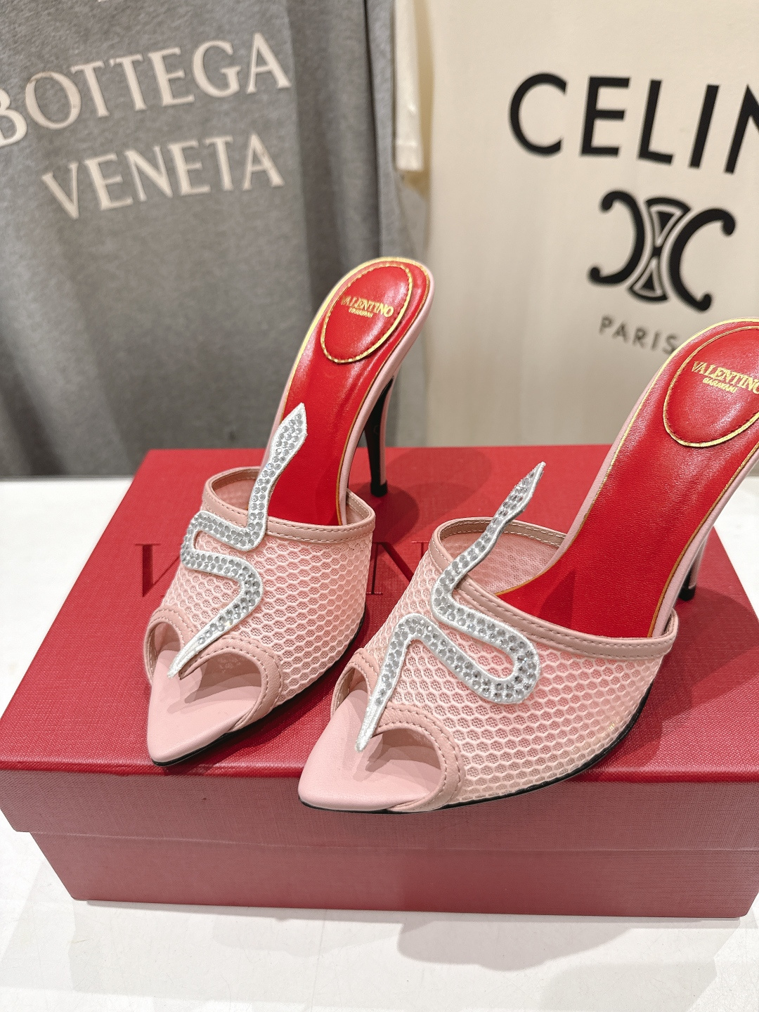 高版本出厂  ～New～顶级制作·Valentino*·华伦天奴〰️2026ss官方同步夏季走秀新款高跟