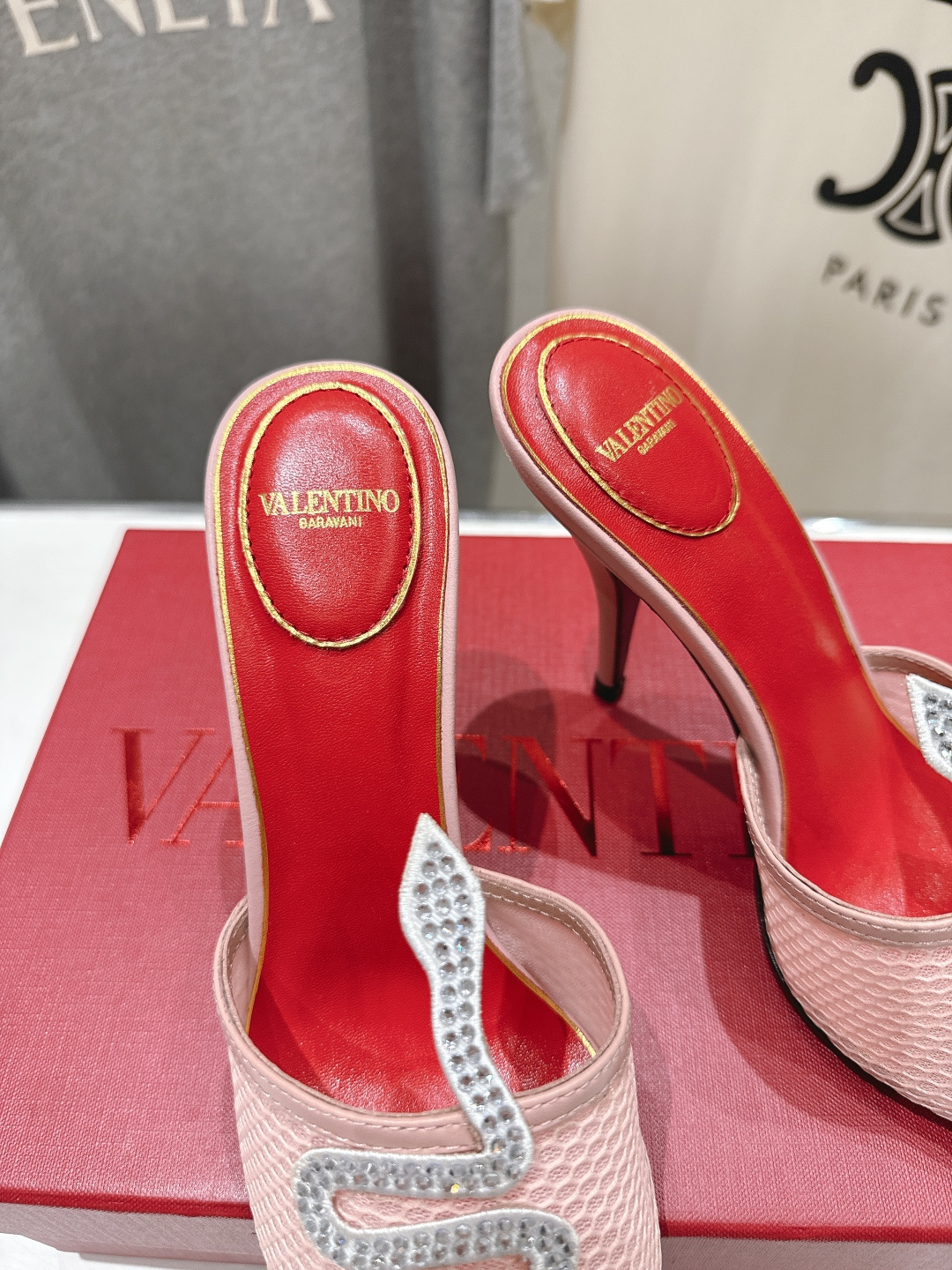 高版本出厂  ～New～顶级制作·Valentino*·华伦天奴〰️2026ss官方同步夏季走秀新款高跟