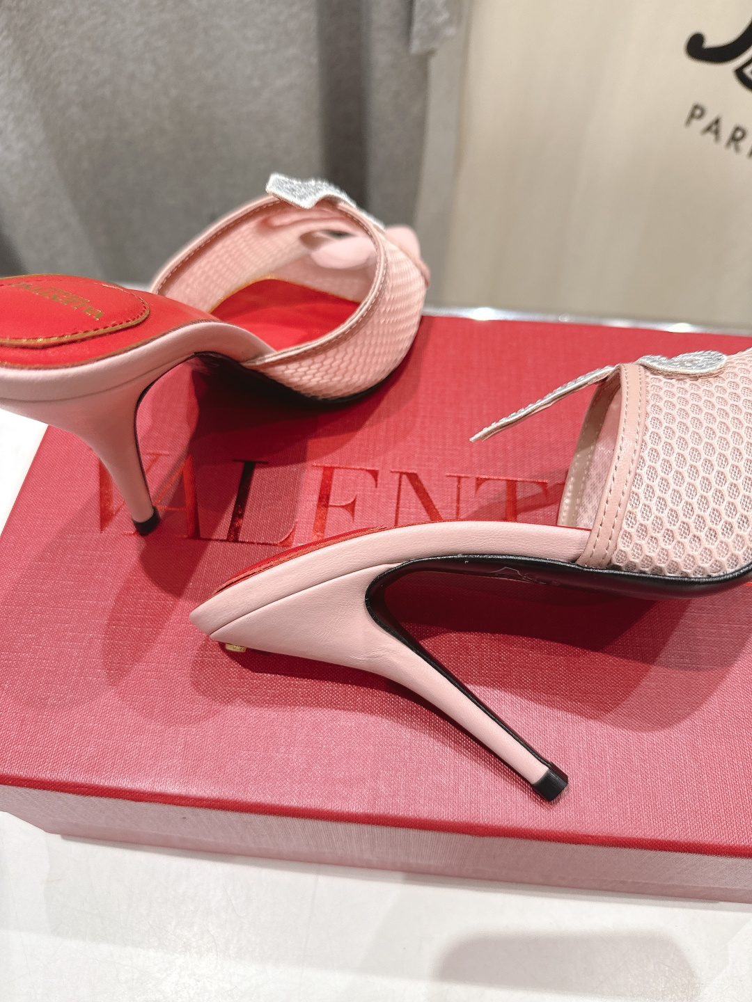 高版本出厂  ～New～顶级制作·Valentino*·华伦天奴〰️2026ss官方同步夏季走秀新款高跟