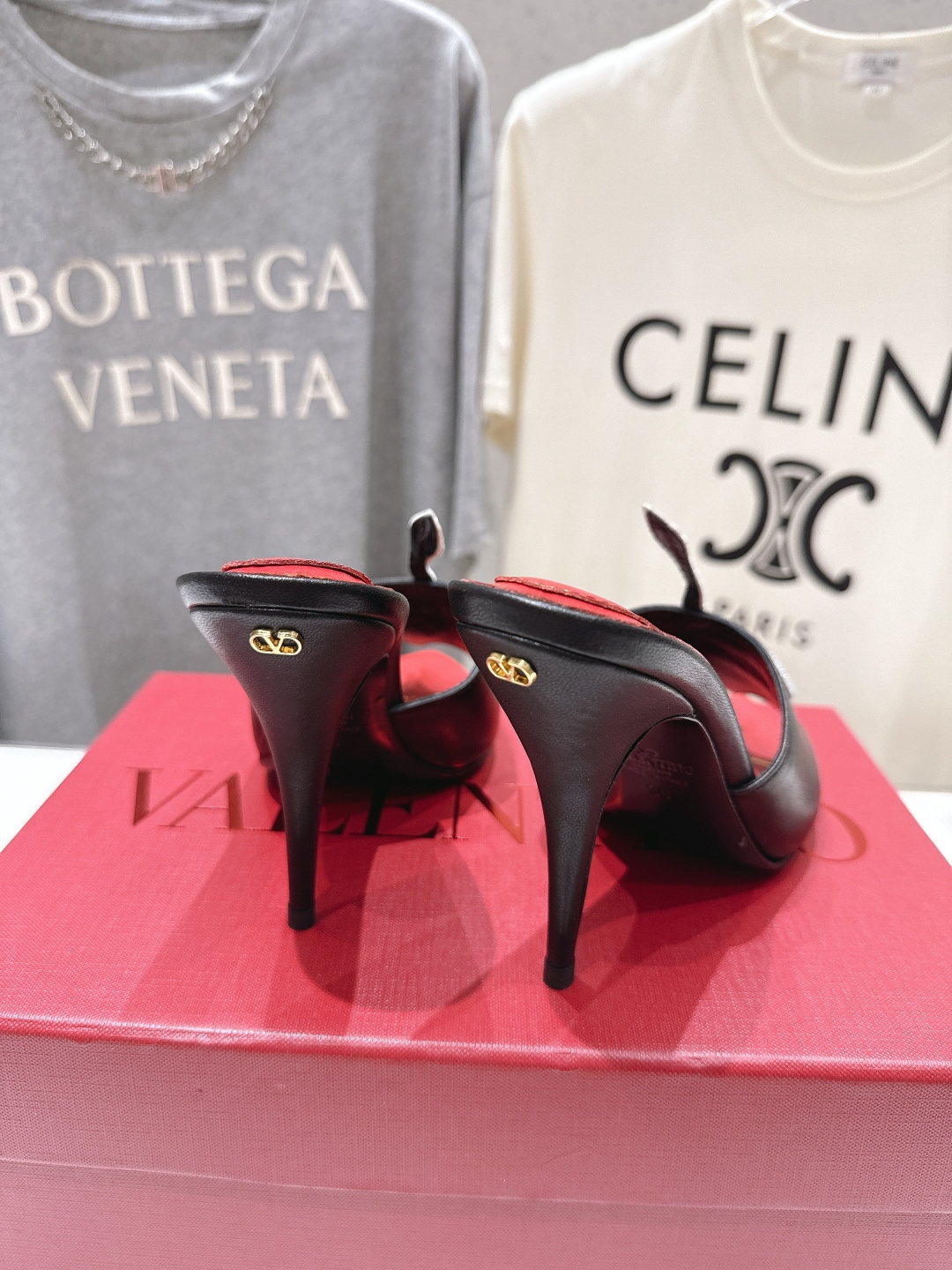 高版本出厂  ～New～顶级制作·Valentino*·华伦天奴〰️2026ss官方同步夏季走秀新款高跟