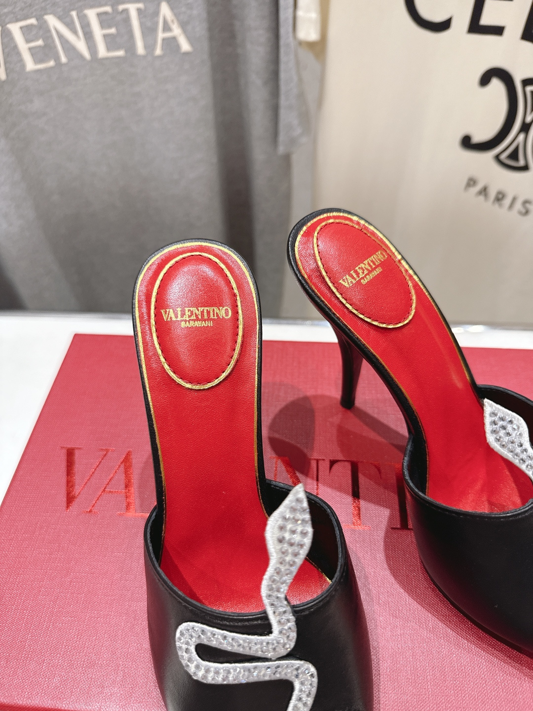 高版本出厂  ～New～顶级制作·Valentino*·华伦天奴〰️2026ss官方同步夏季走秀新款高跟