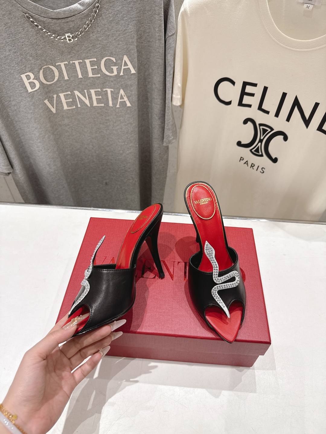 高版本出厂  ～New～顶级制作·Valentino*·华伦天奴〰️2026ss官方同步夏季走秀新款高跟