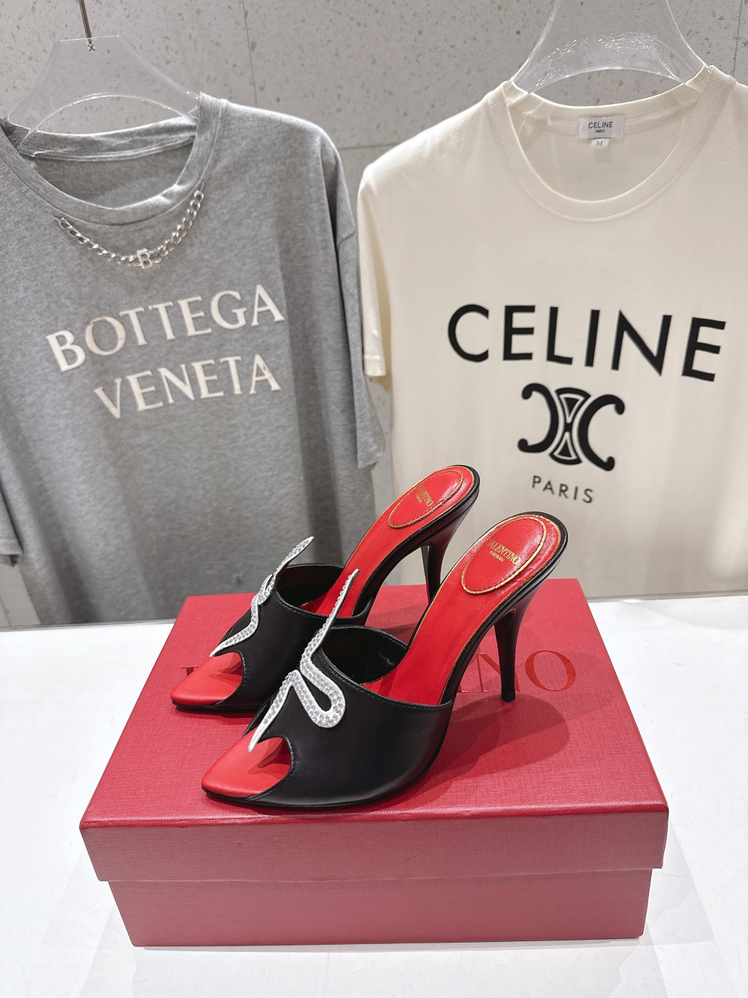 高版本出厂  ～New～顶级制作·Valentino*·华伦天奴〰️2026ss官方同步夏季走秀新款高跟