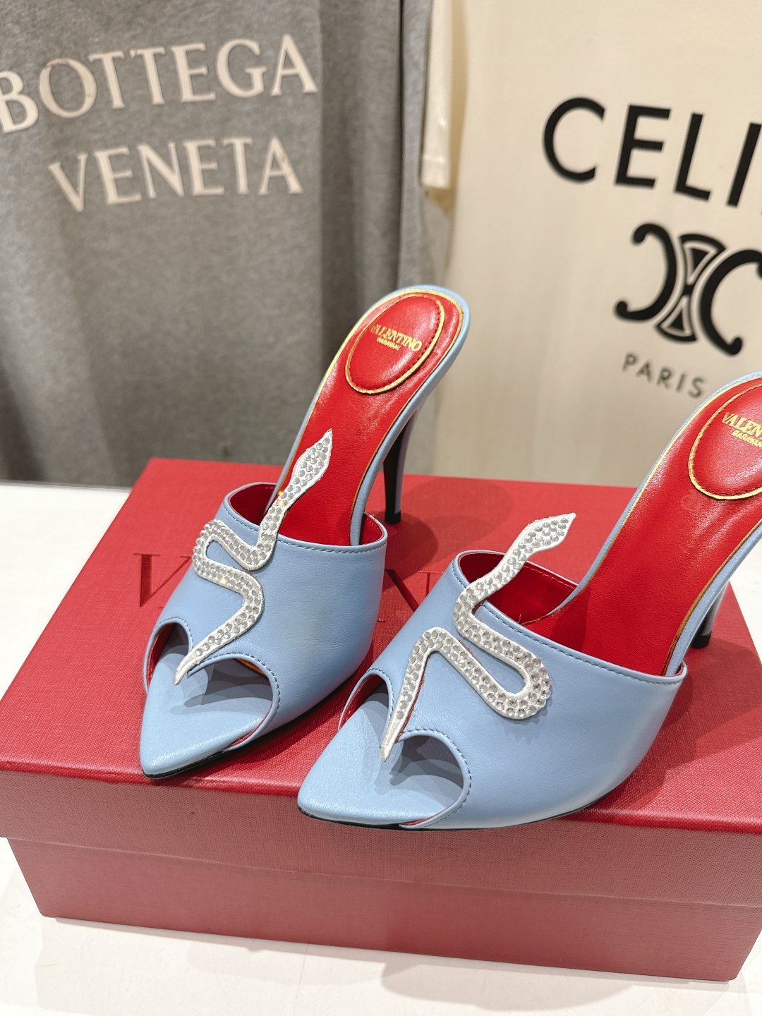高版本出厂  ～New～顶级制作·Valentino*·华伦天奴〰️2026ss官方同步夏季走秀新款高跟