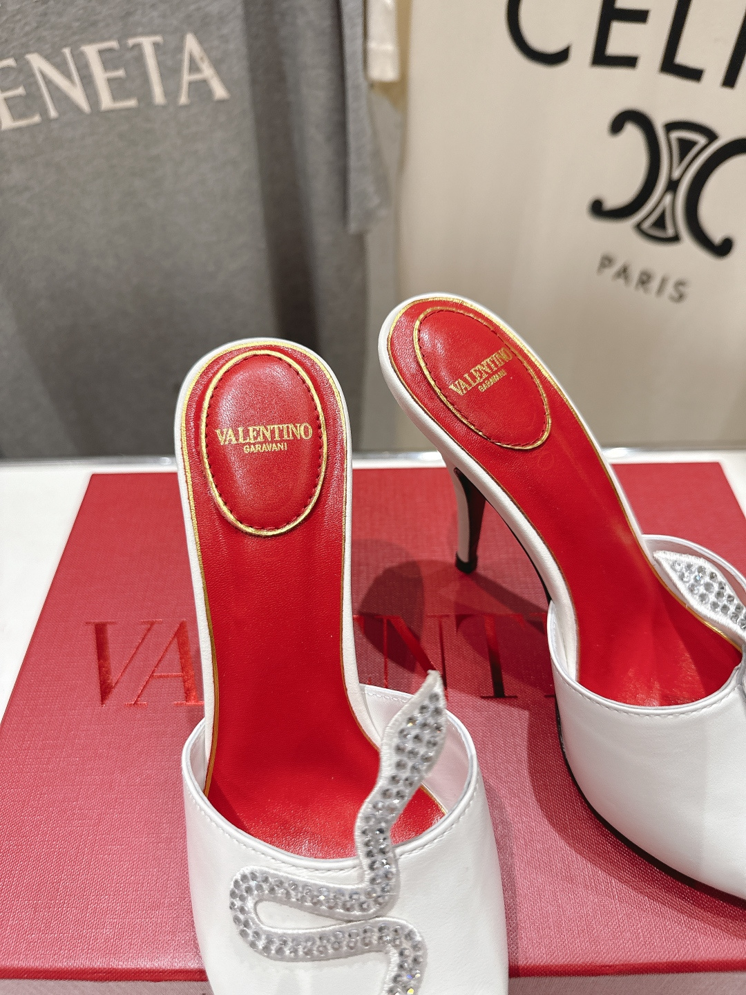 高版本出厂  ～New～顶级制作·Valentino*·华伦天奴〰️2026ss官方同步夏季走秀新款高跟