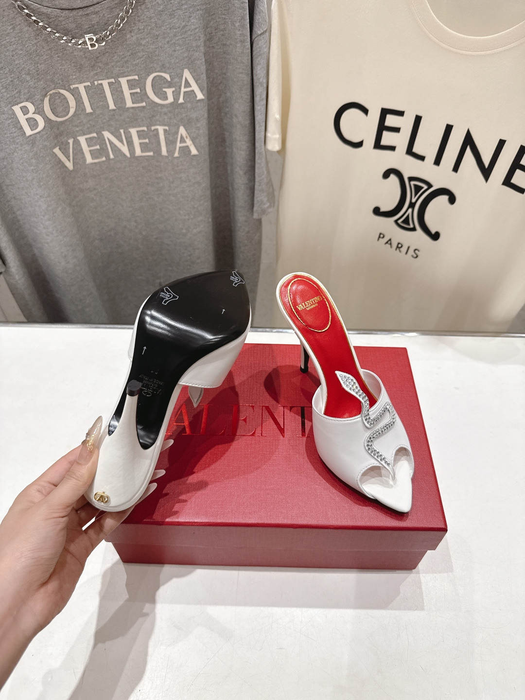 高版本出厂  ～New～顶级制作·Valentino*·华伦天奴〰️2026ss官方同步夏季走秀新款高跟