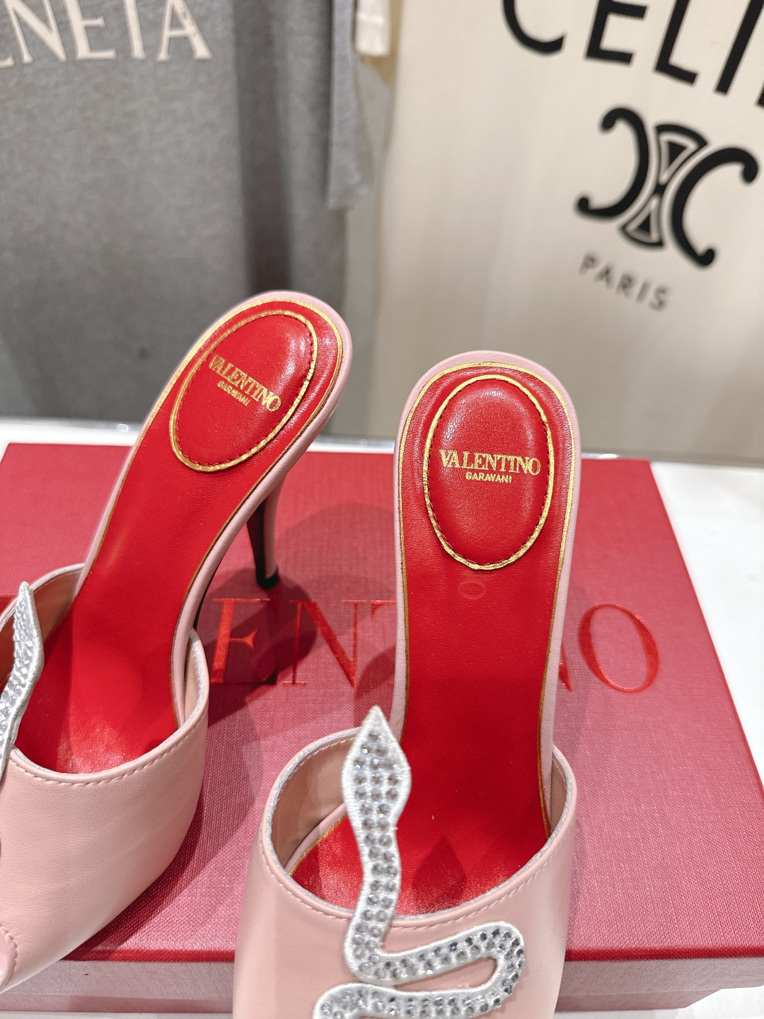 高版本出厂  ～New～顶级制作·Valentino*·华伦天奴〰️2026ss官方同步夏季走秀新款高跟