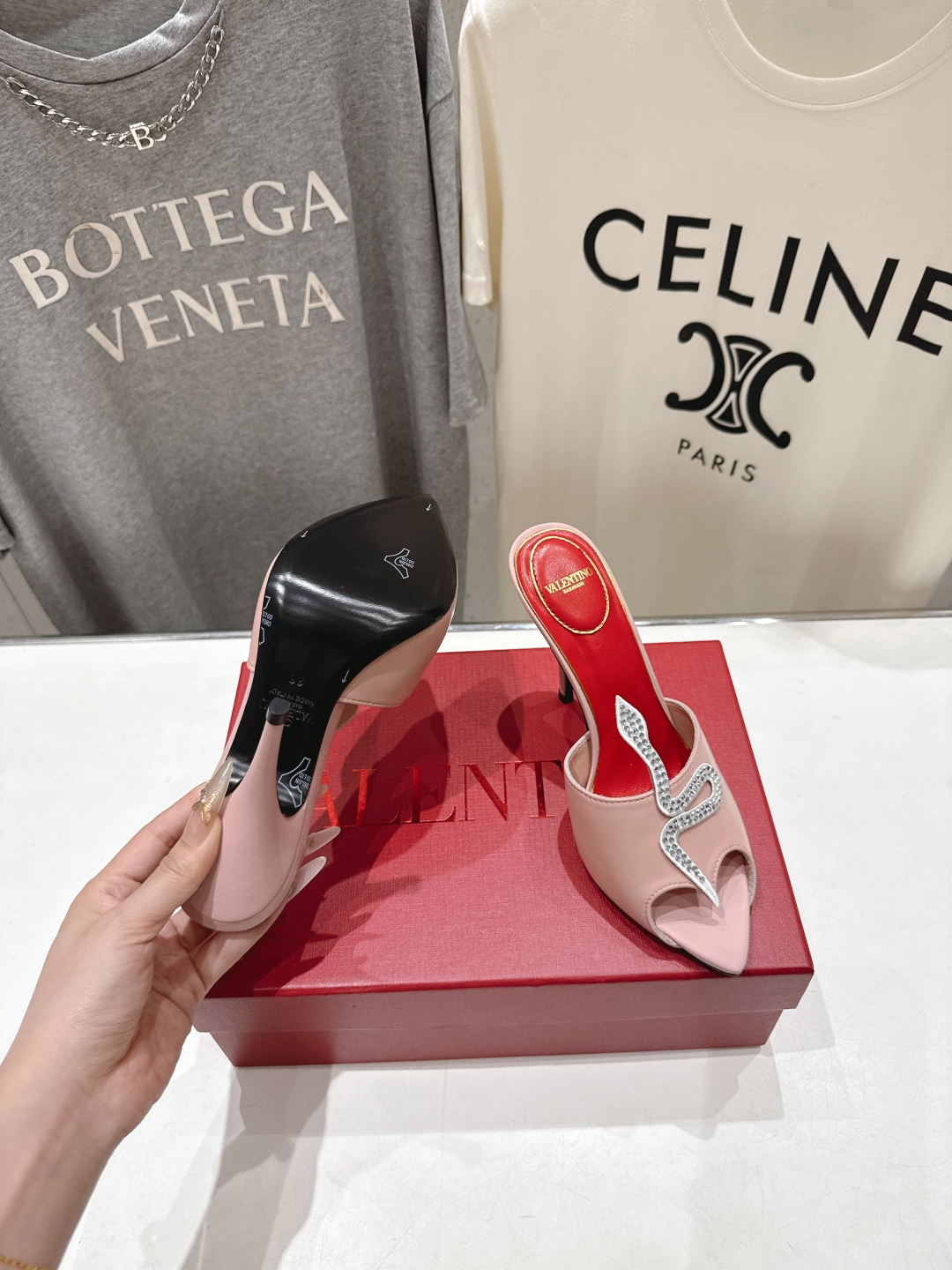 高版本出厂  ～New～顶级制作·Valentino*·华伦天奴〰️2026ss官方同步夏季走秀新款高跟