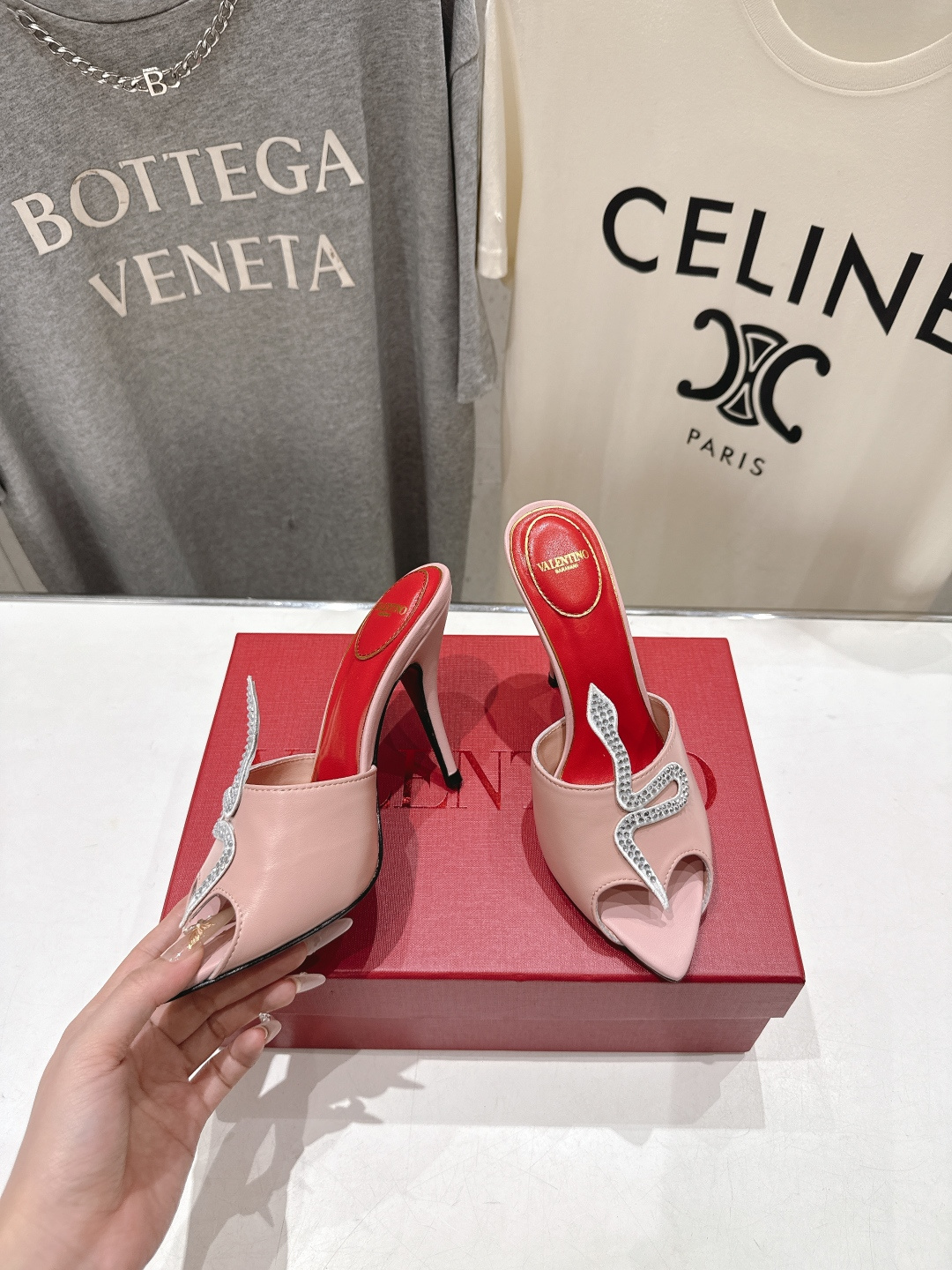 高版本出厂  ～New～顶级制作·Valentino*·华伦天奴〰️2026ss官方同步夏季走秀新款高跟