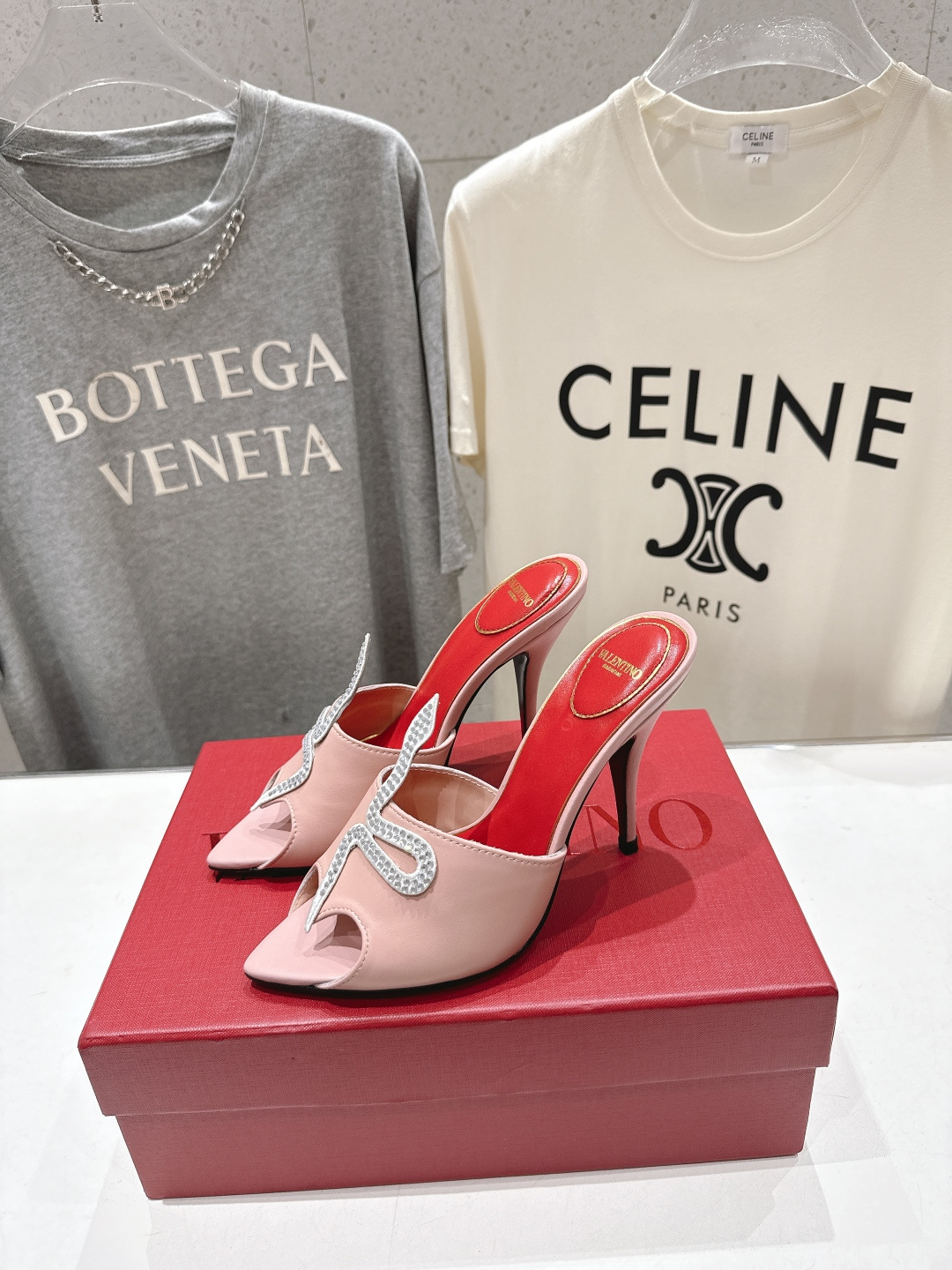 高版本出厂  ～New～顶级制作·Valentino*·华伦天奴〰️2026ss官方同步夏季走秀新款高跟