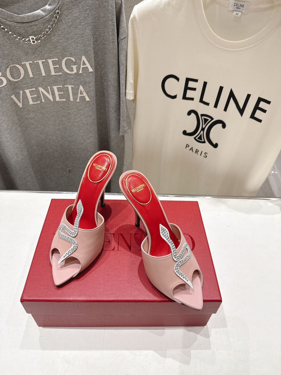 高版本出厂  ～New～顶级制作·Valentino*·华伦天奴〰️2026ss官方同步夏季走秀新款高跟
