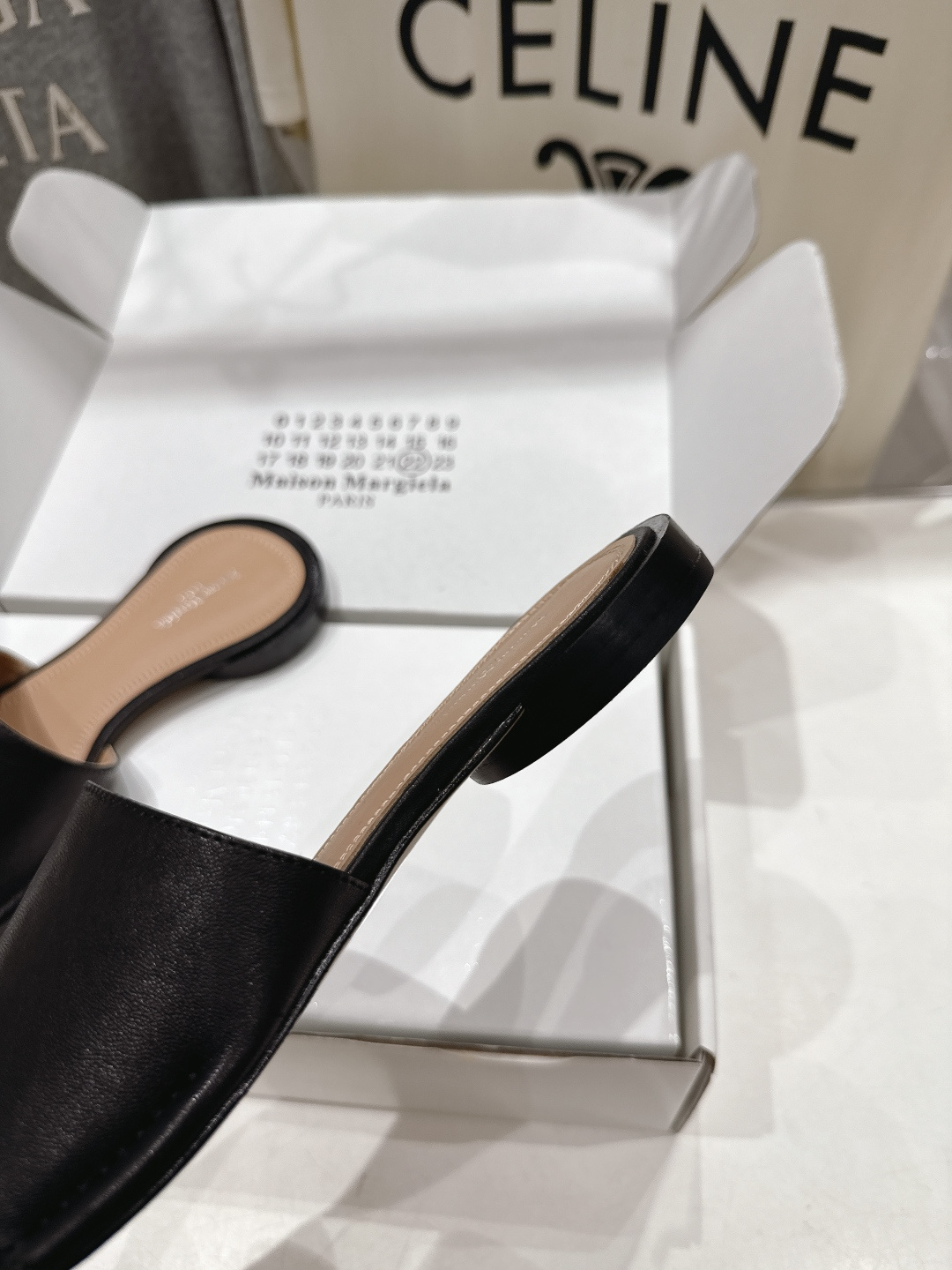 高版本出厂  Maison Marginal* MM6马吉拉26ss夏日新款平底沙滩分趾拖鞋极简的设计风