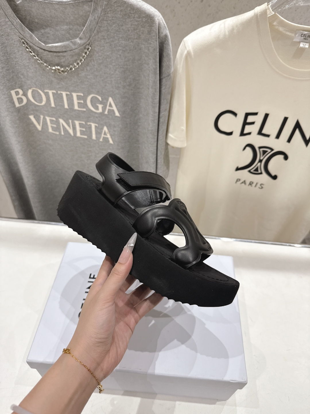 高版本出厂 Celine*塞琳思琳F035 2026ss夏季新款复古厚底凉鞋  高级感十足网红ins种草