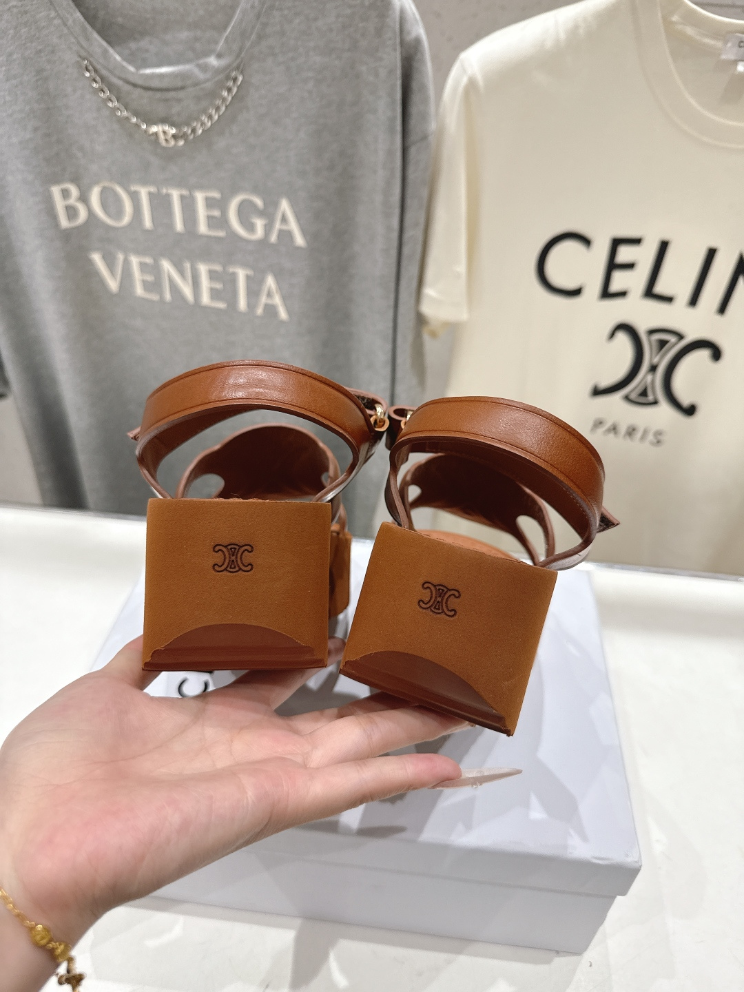高版本出厂 Celine*塞琳思琳F035 2026ss夏季新款复古厚底凉鞋  高级感十足网红ins种草