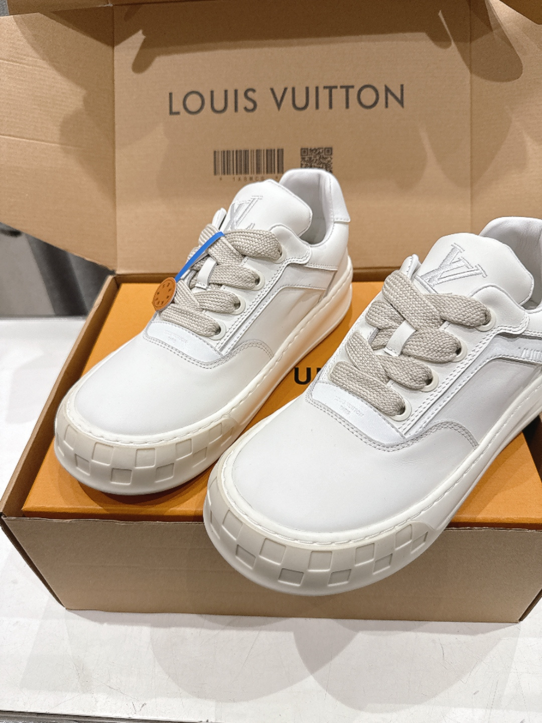 高版本出厂 情侣款  LOUIS VUITTON～LV路易威登F048 L家驴牌最新走秀款Tilted系