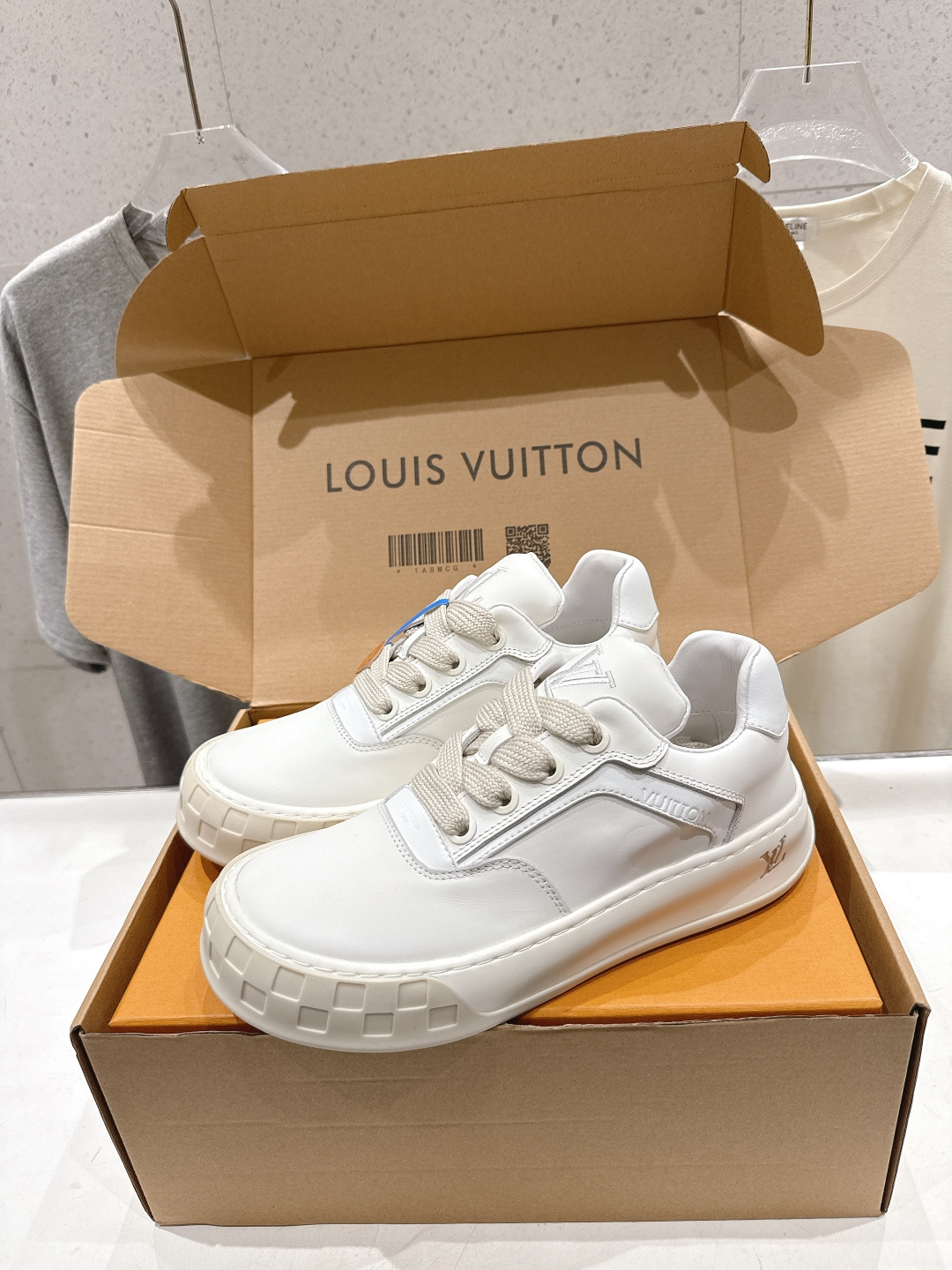 高版本出厂 情侣款  LOUIS VUITTON～LV路易威登F048 L家驴牌最新走秀款Tilted系