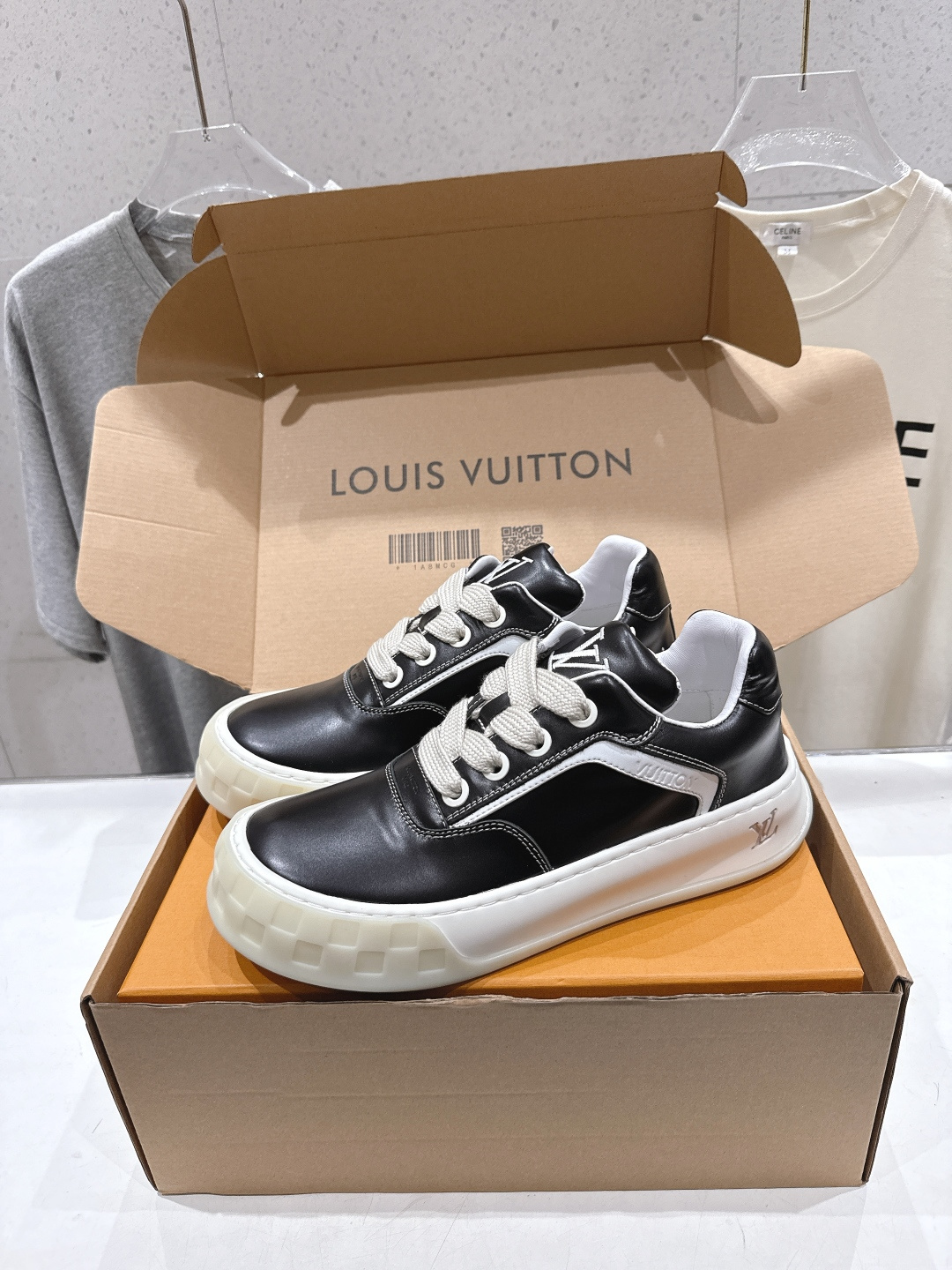 高版本出厂 情侣款  LOUIS VUITTON～LV路易威登F048 L家驴牌最新走秀款Tilted系