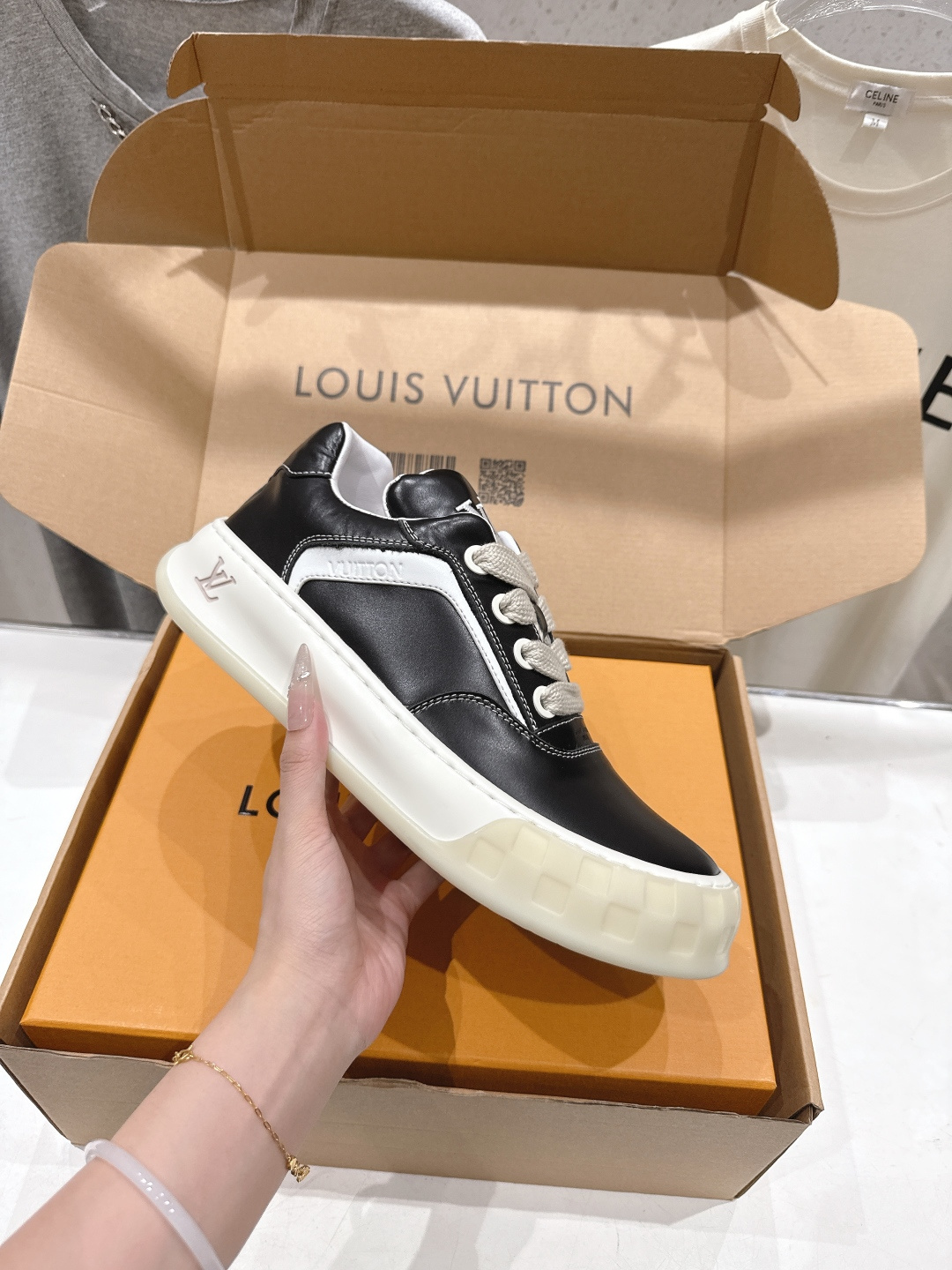 高版本出厂 情侣款  LOUIS VUITTON～LV路易威登F048 L家驴牌最新走秀款Tilted系