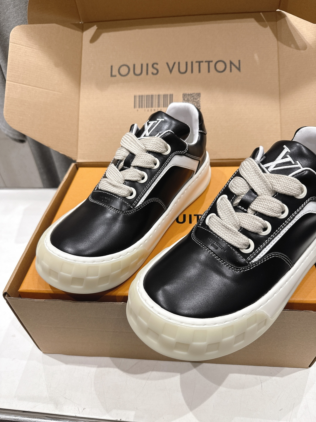 高版本出厂 情侣款  LOUIS VUITTON～LV路易威登F048 L家驴牌最新走秀款Tilted系