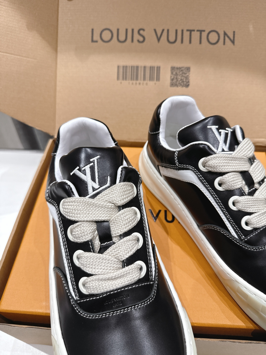 高版本出厂 情侣款  LOUIS VUITTON～LV路易威登F048 L家驴牌最新走秀款Tilted系