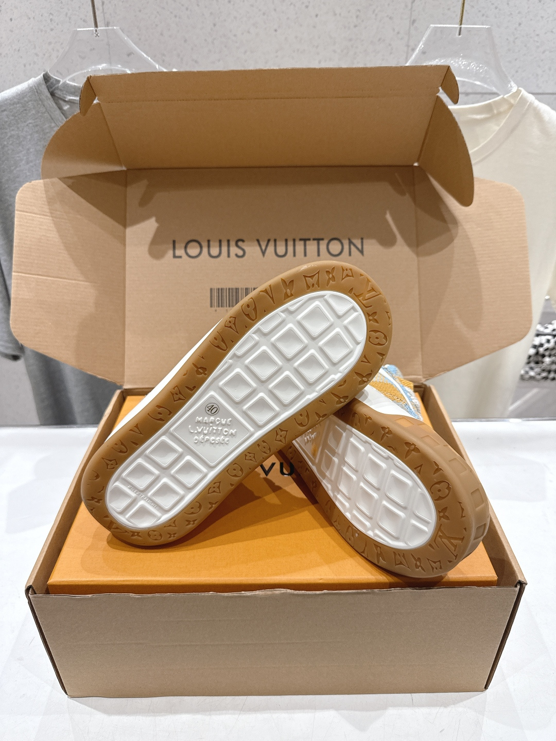 高版本出厂 情侣款  LOUIS VUITTON～LV路易威登F048 L家驴牌最新走秀款Tilted系