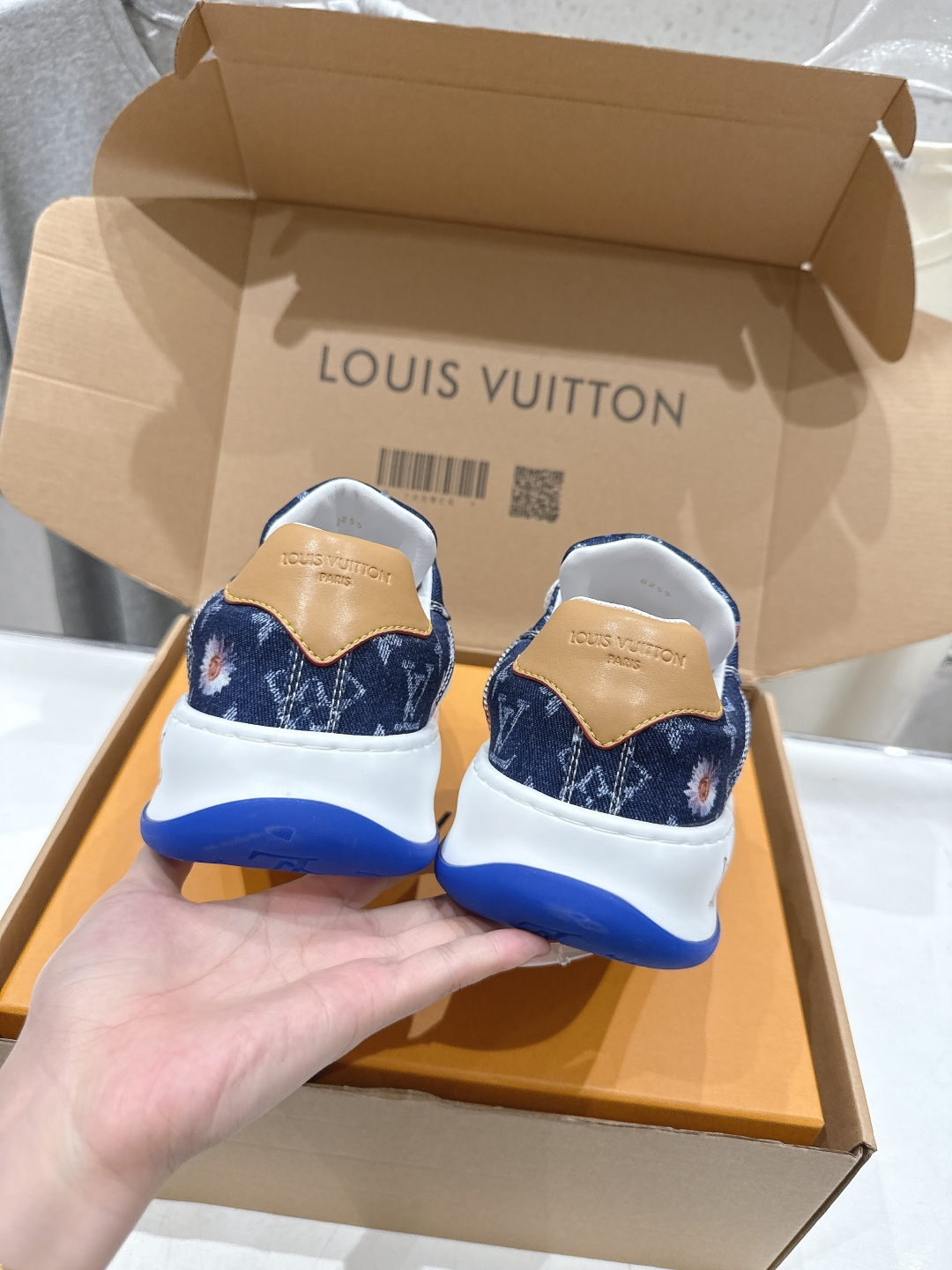 高版本出厂 情侣款  LOUIS VUITTON～LV路易威登F048 L家驴牌最新走秀款Tilted系