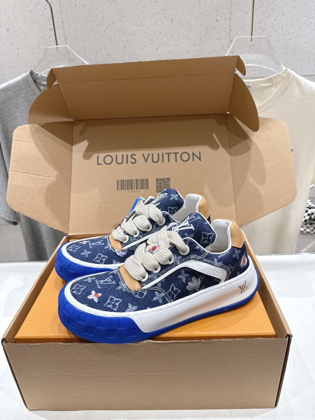 高版本出厂 情侣款  LOUIS VUITTON～LV路易威登F048 L家驴牌最新走秀款Tilted系