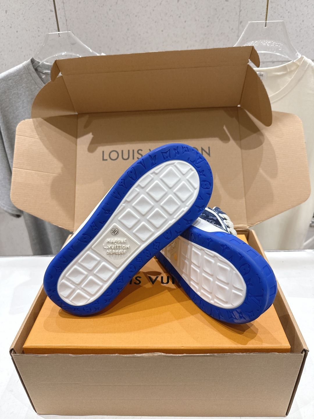 高版本出厂 情侣款  LOUIS VUITTON～LV路易威登F048 L家驴牌最新走秀款Tilted系