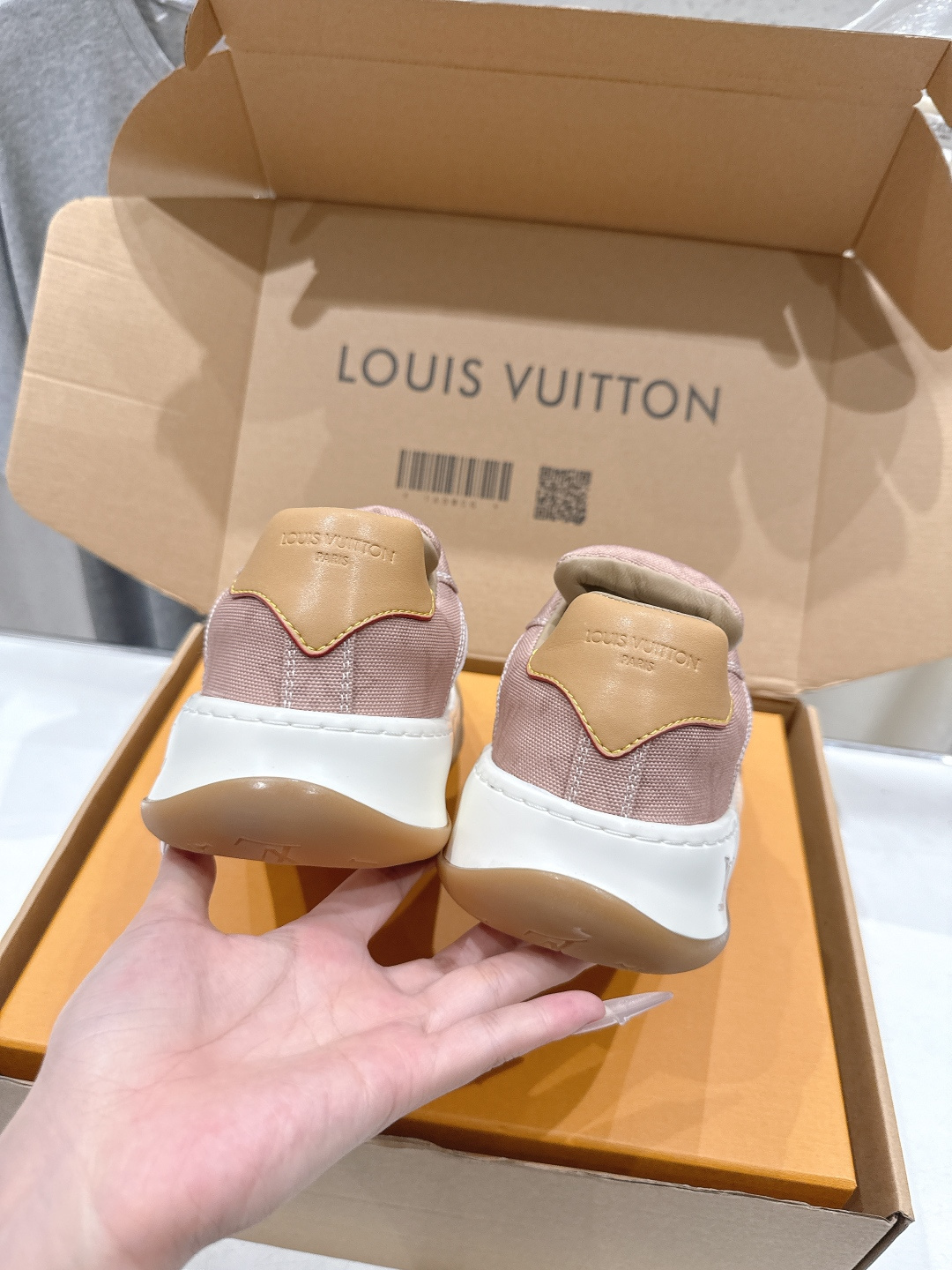 高版本出厂 情侣款  LOUIS VUITTON～LV路易威登F048 L家驴牌最新走秀款Tilted系