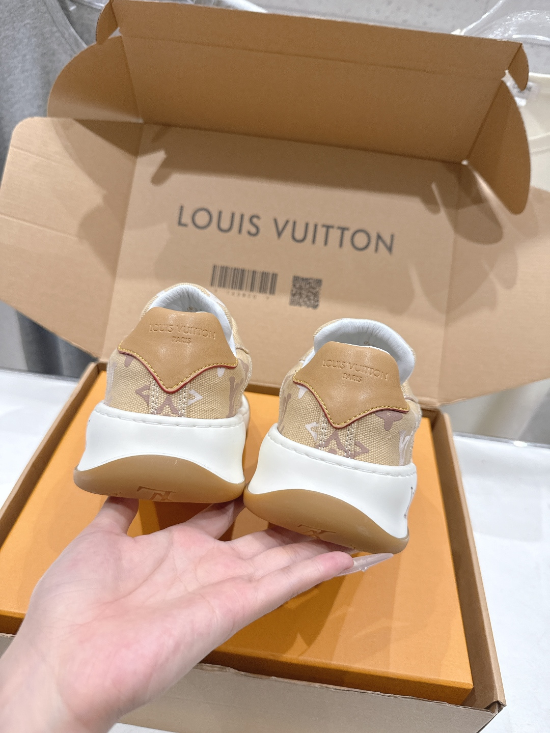 高版本出厂 情侣款  LOUIS VUITTON～LV路易威登F048 L家驴牌最新走秀款Tilted系