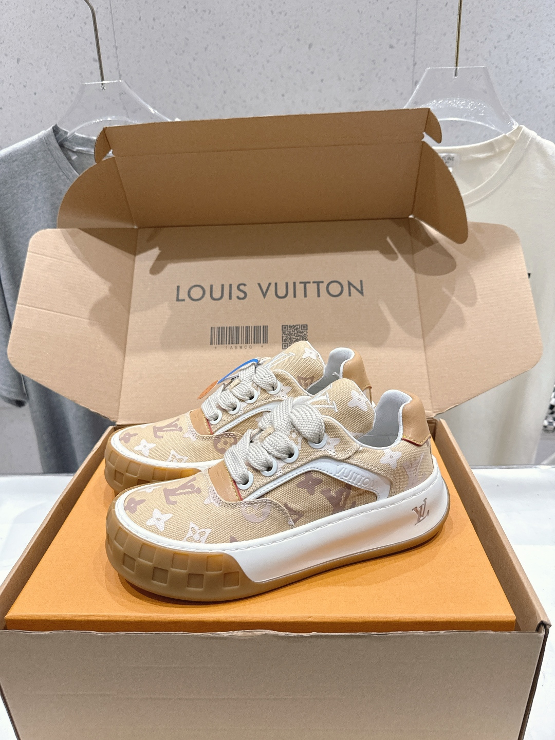 高版本出厂 情侣款  LOUIS VUITTON～LV路易威登F048 L家驴牌最新走秀款Tilted系