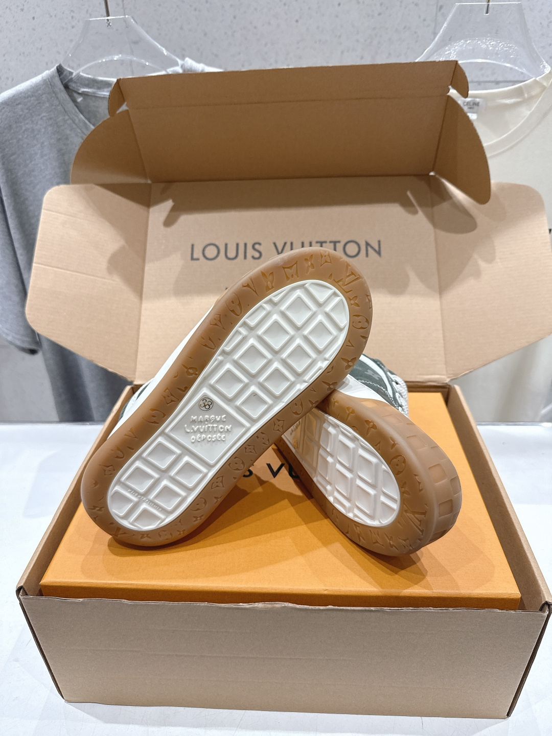高版本出厂 情侣款  LOUIS VUITTON～LV路易威登F048 L家驴牌最新走秀款Tilted系