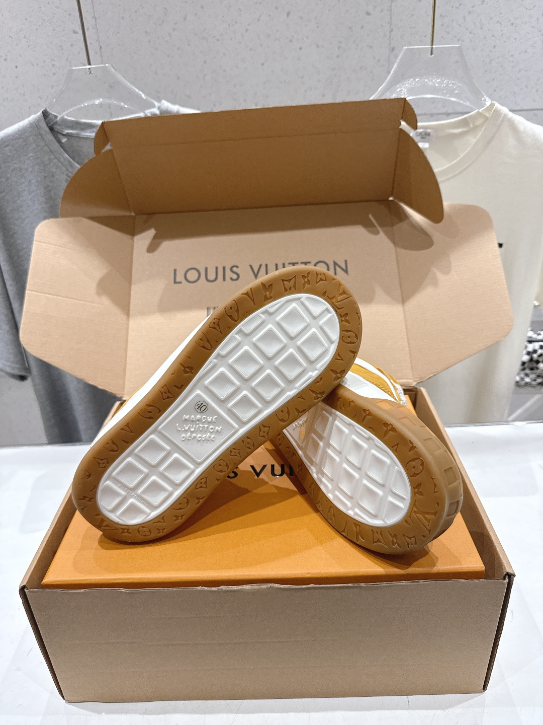高版本出厂 情侣款  LOUIS VUITTON～LV路易威登F048 L家驴牌最新走秀款Tilted系
