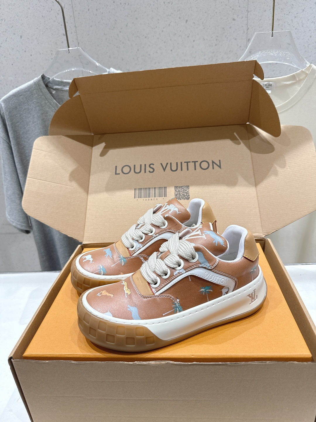 高版本出厂 情侣款  LOUIS VUITTON～LV路易威登F048 L家驴牌最新走秀款Tilted系