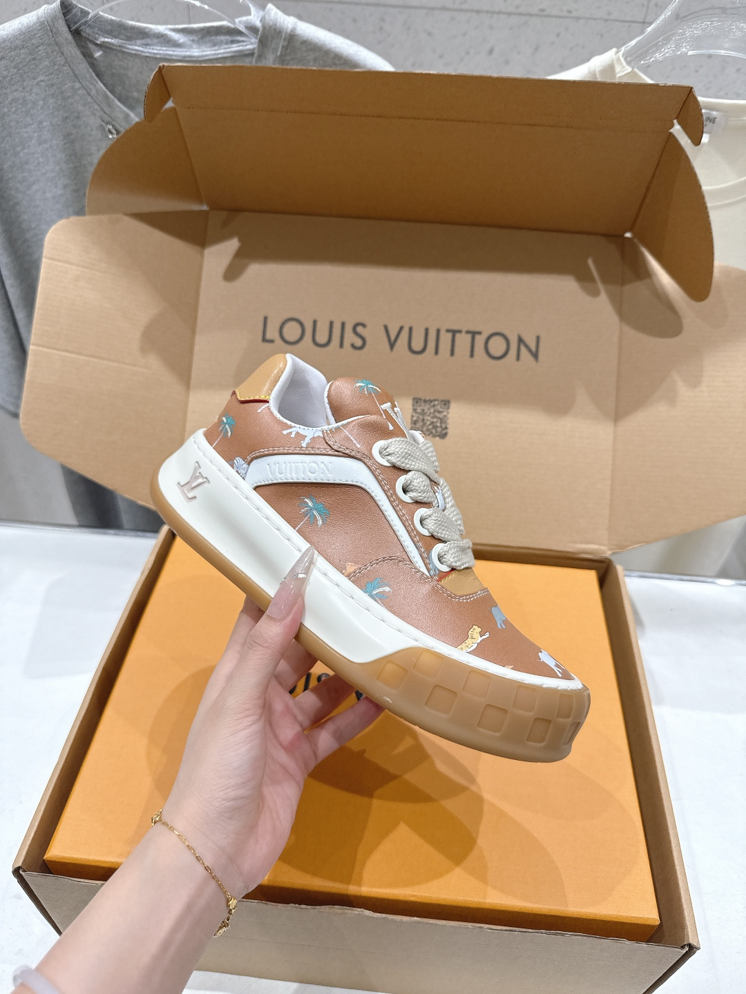 高版本出厂 情侣款  LOUIS VUITTON～LV路易威登F048 L家驴牌最新走秀款Tilted系