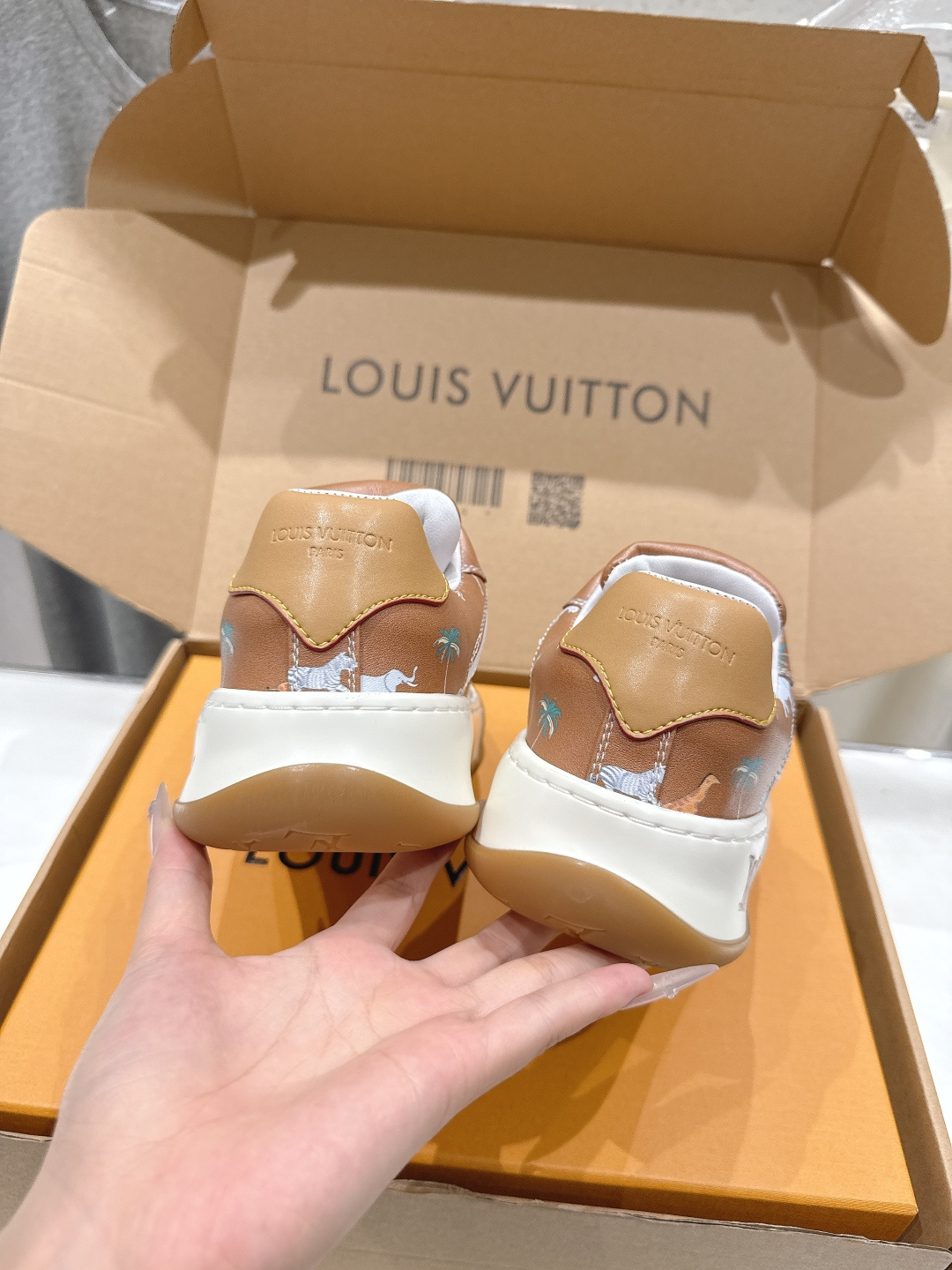高版本出厂 情侣款  LOUIS VUITTON～LV路易威登F048 L家驴牌最新走秀款Tilted系