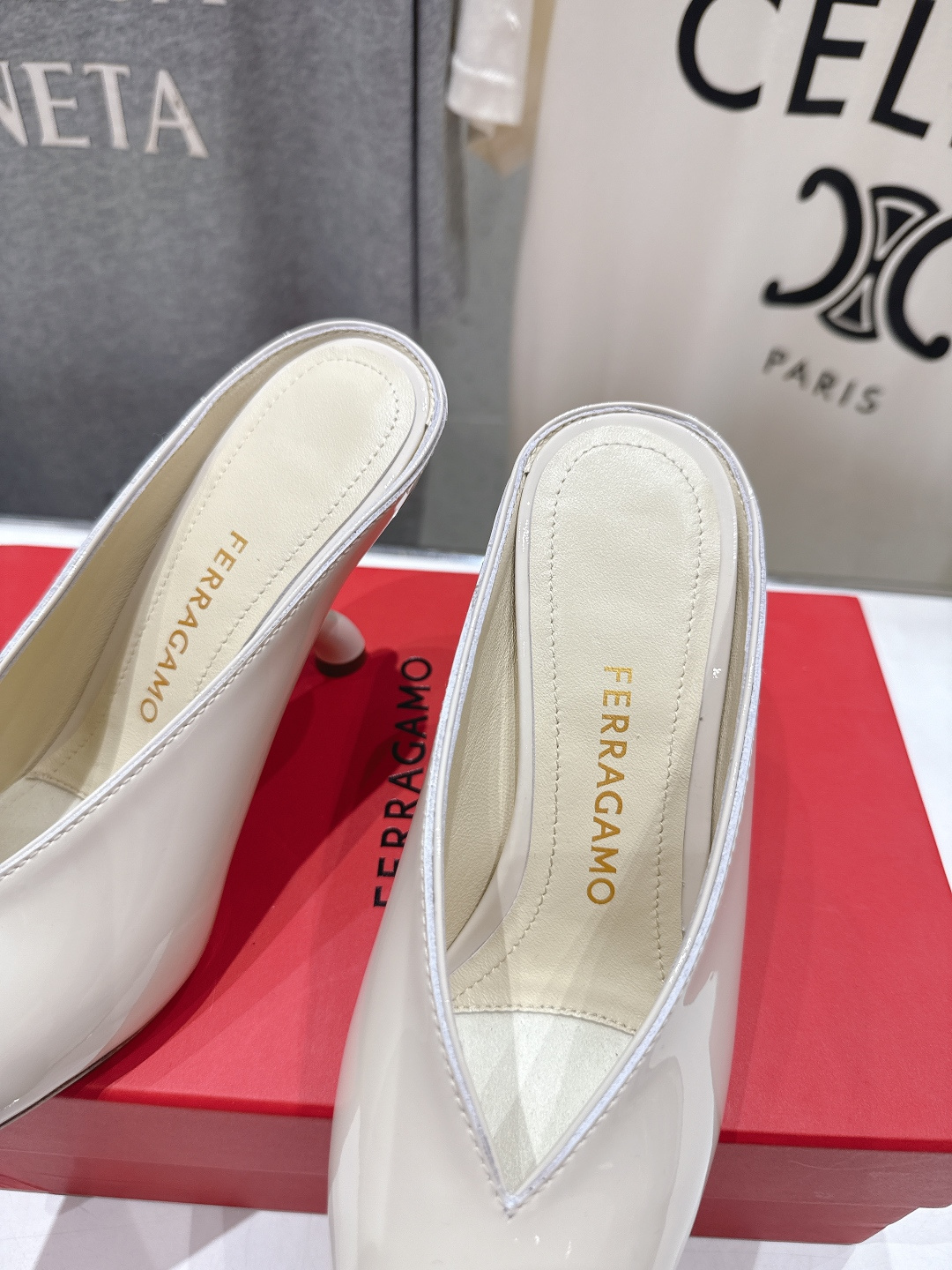 高版本出厂  FERRAGAMO/菲拉格慕F065  26ss夏季新款尖头高跟半包拖鞋菲拉格慕今期高频曝