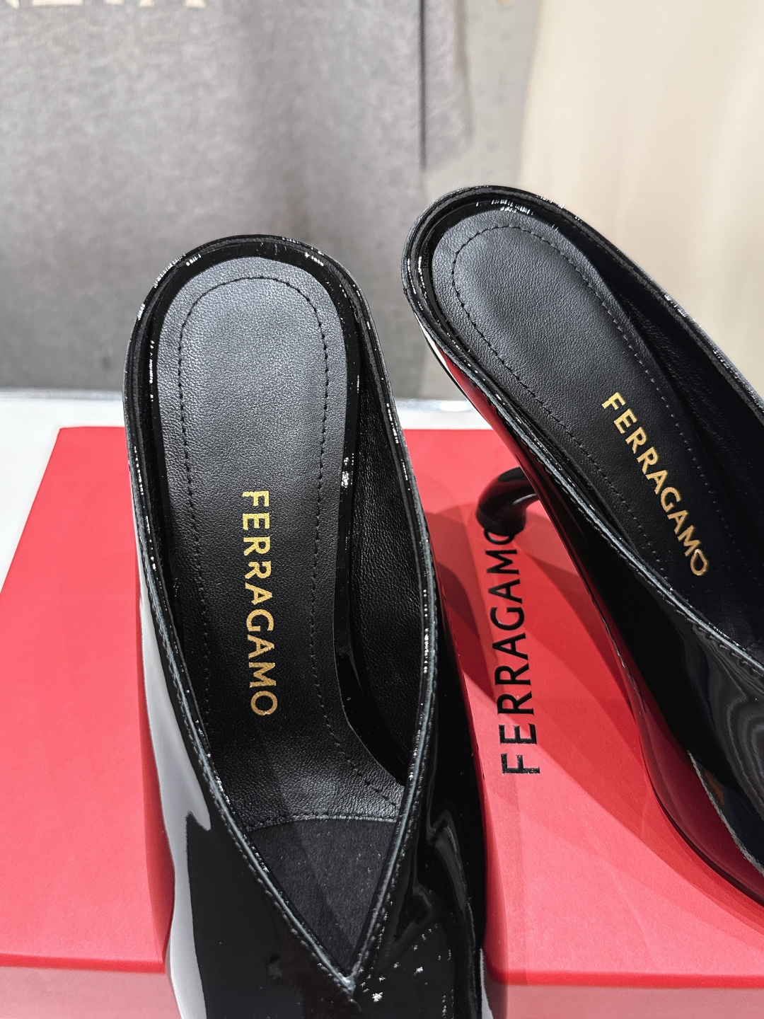 高版本出厂  FERRAGAMO/菲拉格慕F065  26ss夏季新款尖头高跟半包拖鞋菲拉格慕今期高频曝