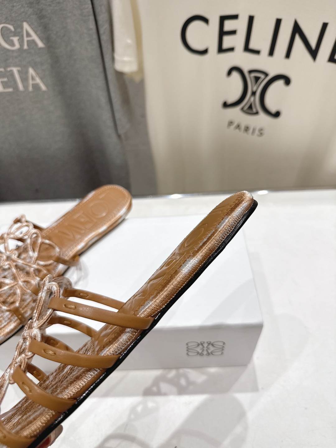 高版本出厂   LOEWE/罗意威2026/ss新品复古风平底沙滩拖鞋～小红书、外网火爆款最近大热的一款