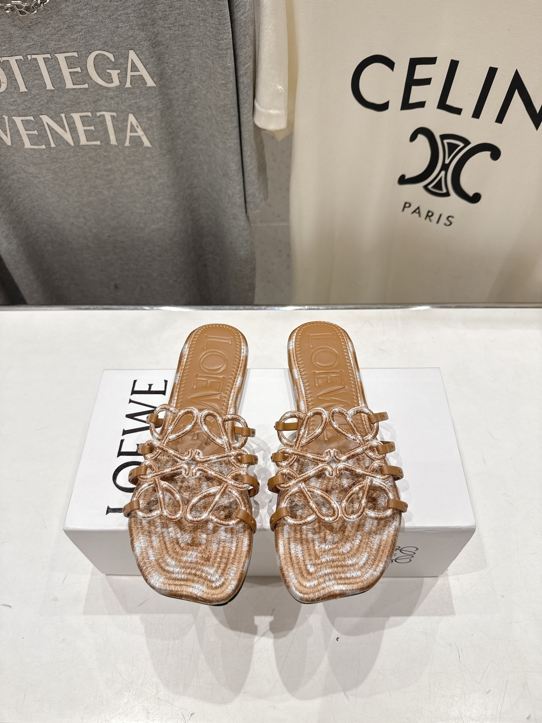高版本出厂   LOEWE/罗意威2026/ss新品复古风平底沙滩拖鞋～小红书、外网火爆款最近大热的一款
