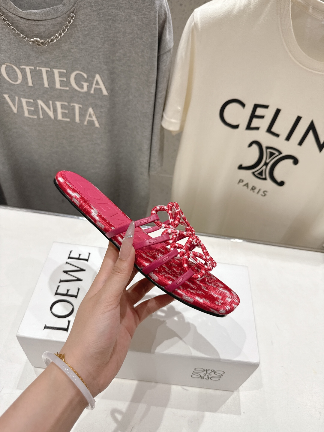 高版本出厂   LOEWE/罗意威2026/ss新品复古风平底沙滩拖鞋～小红书、外网火爆款最近大热的一款