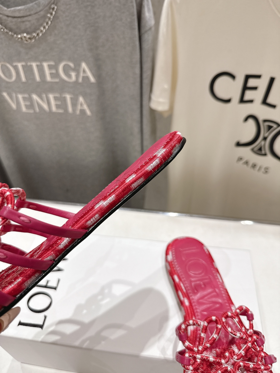 高版本出厂   LOEWE/罗意威2026/ss新品复古风平底沙滩拖鞋～小红书、外网火爆款最近大热的一款