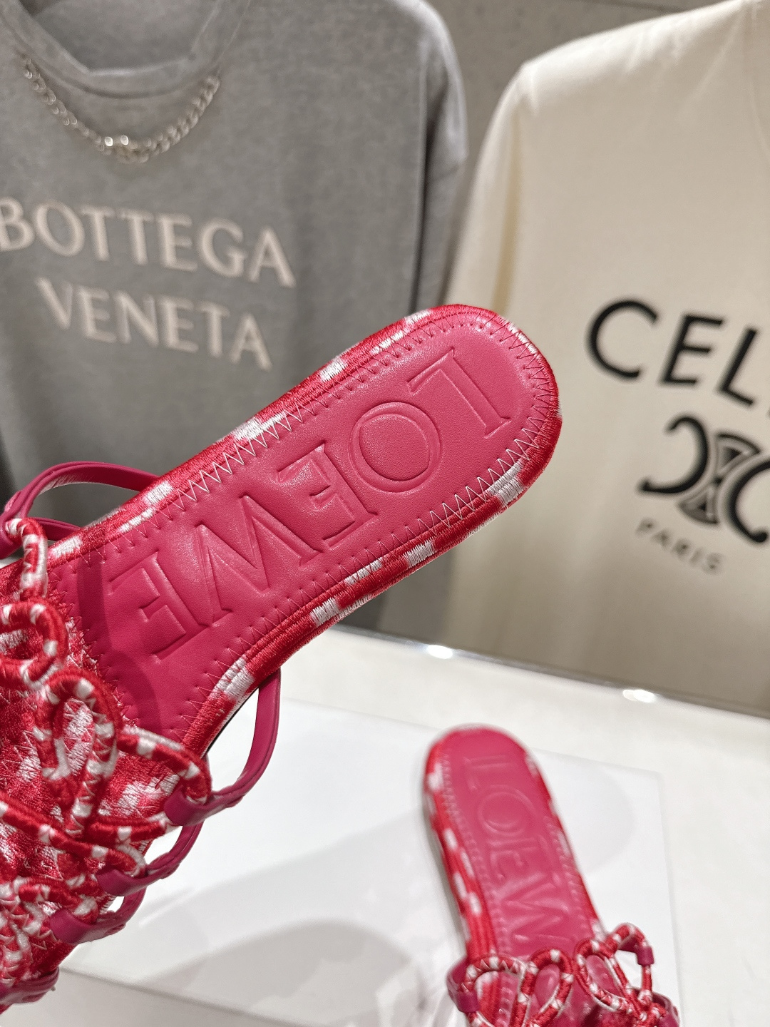 高版本出厂   LOEWE/罗意威2026/ss新品复古风平底沙滩拖鞋～小红书、外网火爆款最近大热的一款