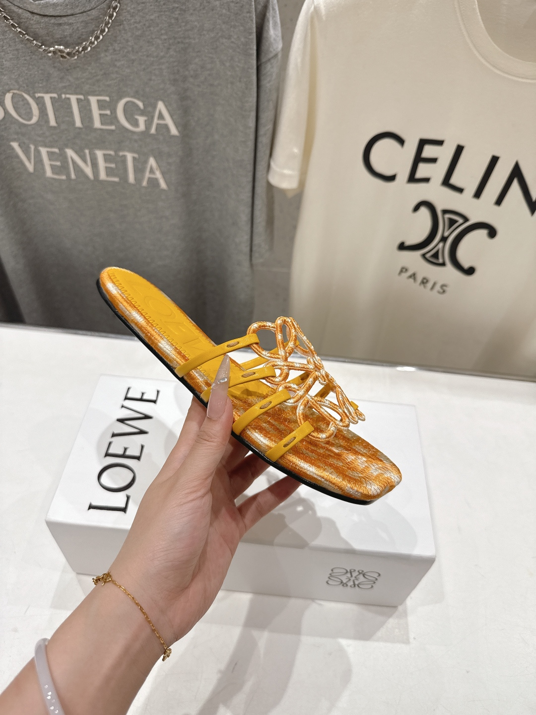 高版本出厂   LOEWE/罗意威2026/ss新品复古风平底沙滩拖鞋～小红书、外网火爆款最近大热的一款