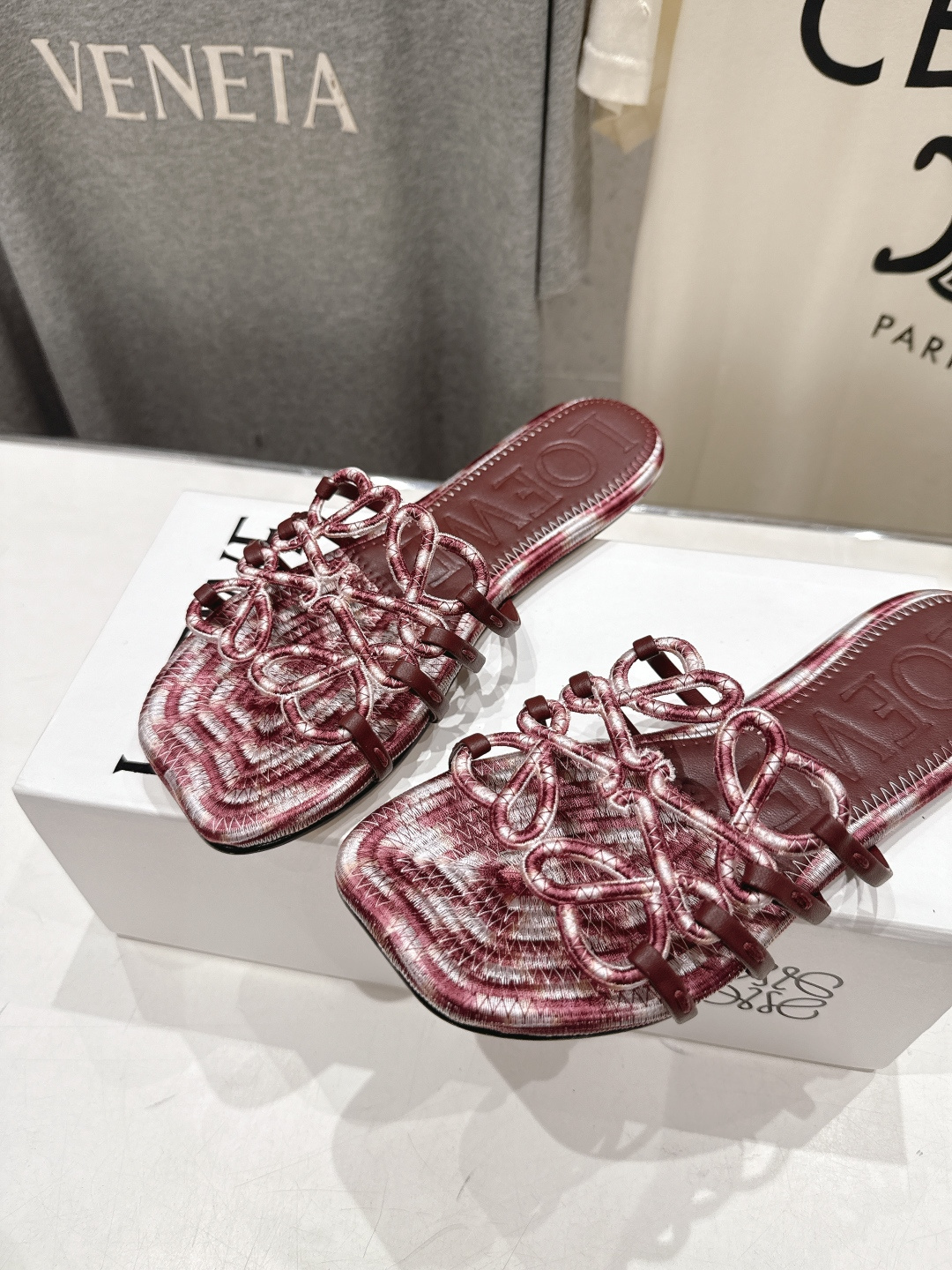 高版本出厂   LOEWE/罗意威2026/ss新品复古风平底沙滩拖鞋～小红书、外网火爆款最近大热的一款