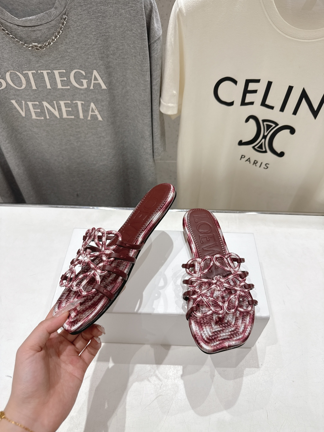 高版本出厂   LOEWE/罗意威2026/ss新品复古风平底沙滩拖鞋～小红书、外网火爆款最近大热的一款