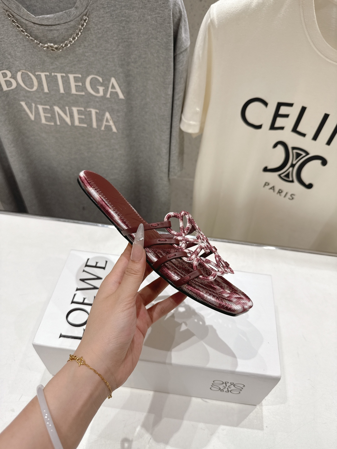高版本出厂   LOEWE/罗意威2026/ss新品复古风平底沙滩拖鞋～小红书、外网火爆款最近大热的一款