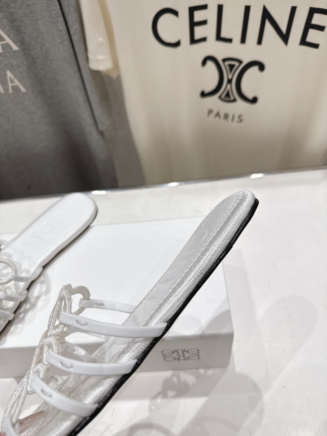 高版本出厂   LOEWE/罗意威2026/ss新品复古风平底沙滩拖鞋～小红书、外网火爆款最近大热的一款