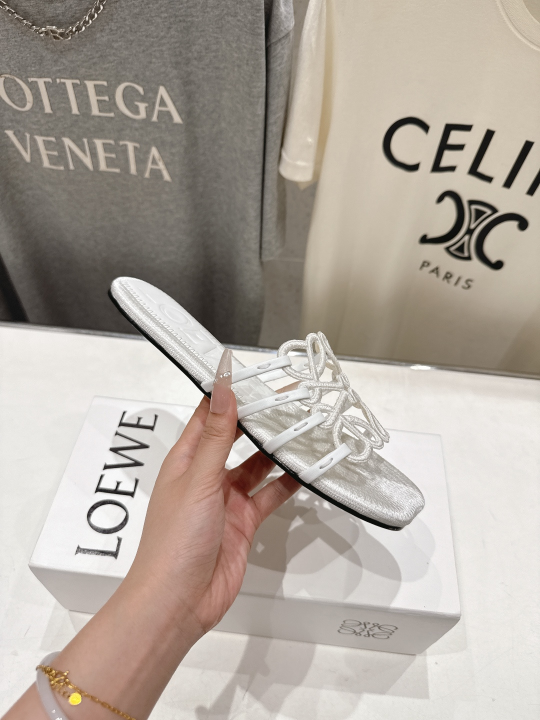 高版本出厂   LOEWE/罗意威2026/ss新品复古风平底沙滩拖鞋～小红书、外网火爆款最近大热的一款