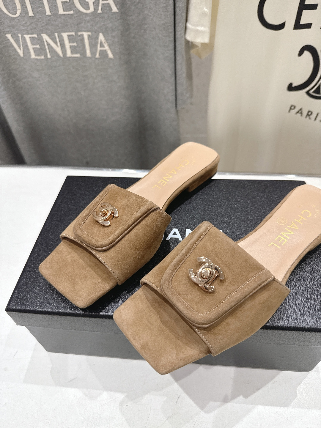 高版本出厂  CHANEL*香奈儿F016 小香2026/𝐒𝐒 𝐧𝐞𝐰夏季新品编织平底拖鞋这一季的拖鞋简